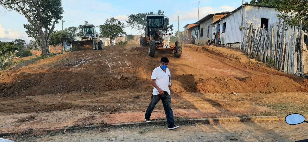 Prefeitura abre Rua em Leoventura onde nem mesmo carro transitava